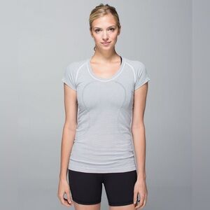Lululemon Run Swiftly Tech Short Sleeve Scoop Neck Top Black White Stripe Size 6